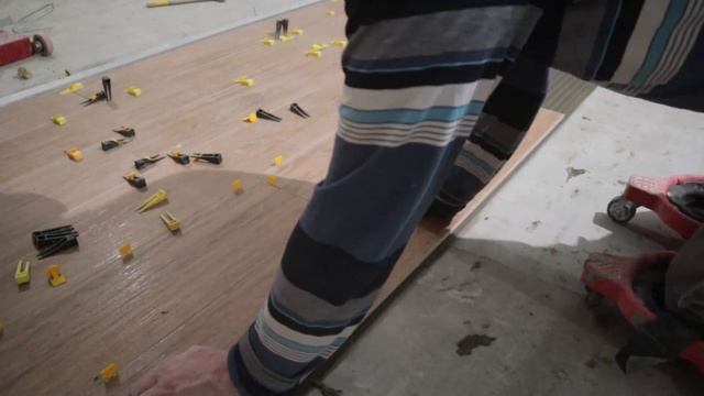 Укладка пола под паркет из плитки своими руками. смотреть онлайн
