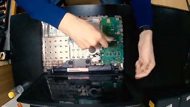 Разборка и чистка ноутбука ASUS X540S