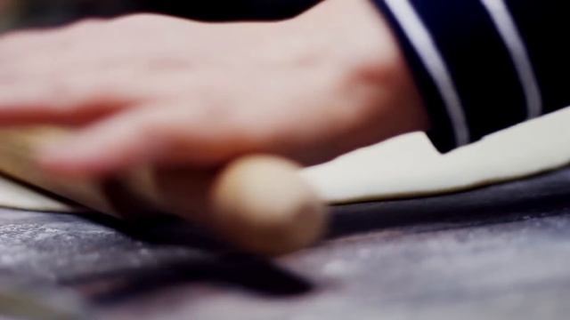 Печем пиццу. Тестируем пекарский камень. Зачем? / Рецепты и Реальность / Вып. 218 смотреть онлайн