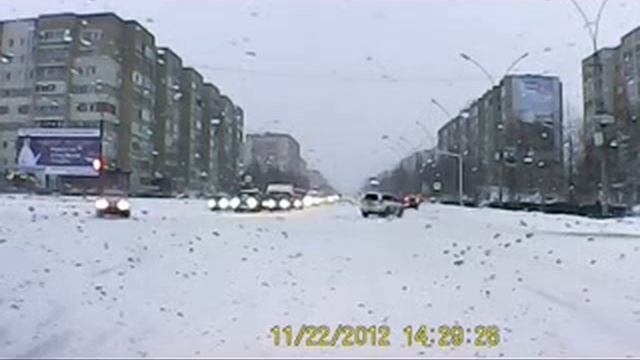 Развернуло на светофоре daewoo nexia.flv смотреть онлайн