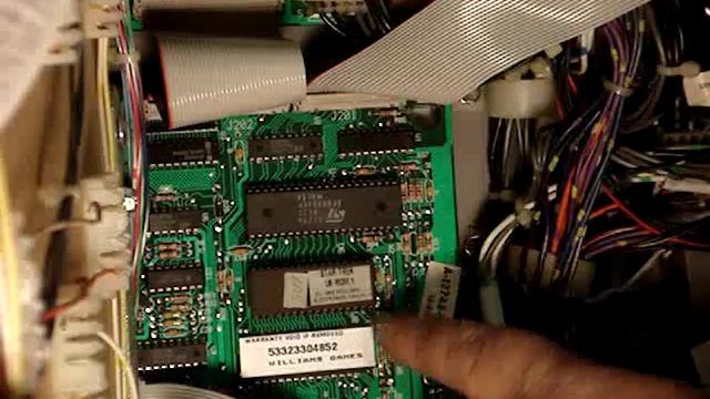 Burning a New EPROM to Upgrade a Williams Star Trek TNG смотреть онлайн