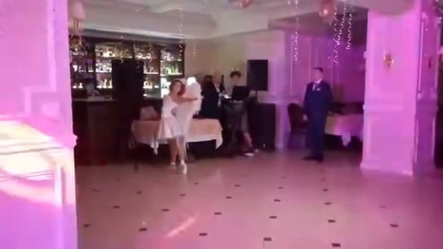 Танец жениха и невесты с ангелом!!! 14.02.2020г смотреть онлайн