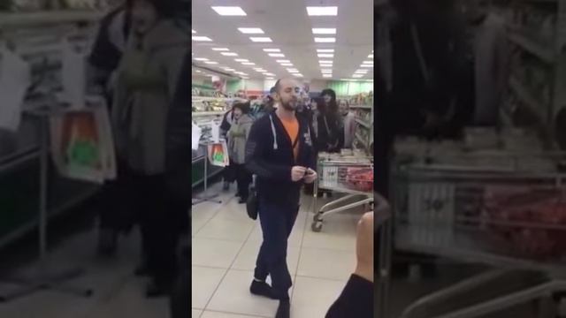 Песенный флешмоб в магазине на День Победы смотреть онлайн