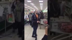 Песенный флешмоб в магазине на День Победы