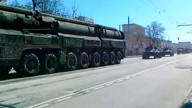 Тополь-М (репетиция парада победы 2013) смотреть онлайн