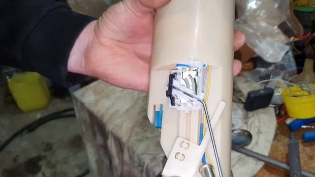 Замена датчик уровня топлива Део нубира 2 смотреть онлайн