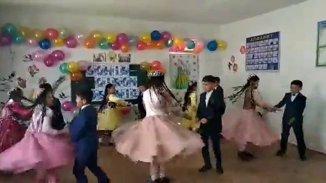 Urgut tumani 36-maktab tadbirdan lavha qizlar raqsi смотреть онлайн