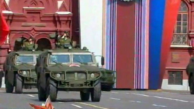 Парад Победы 2011 года (Проезд боевой техники) смотреть онлайн