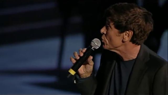 Gianni Morandi e Adriano Celentano - Scende la pioggia _ Live 2012 смотреть онлайн
