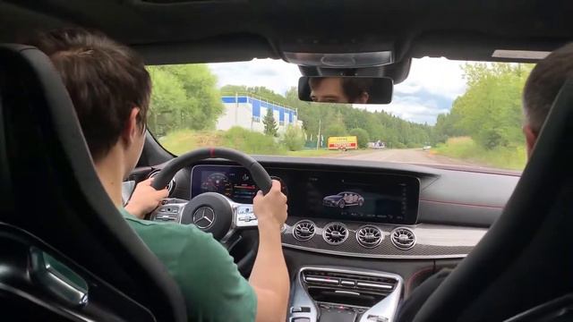Mercedes-Benz AMG GT4 63 vs Mavic Air! Часть 2. смотреть онлайн