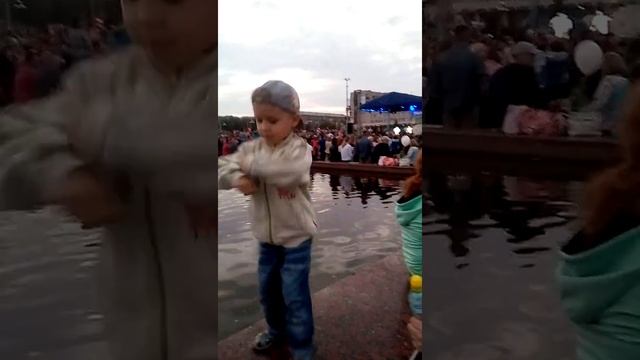 Танцы на день города(2) смотреть онлайн