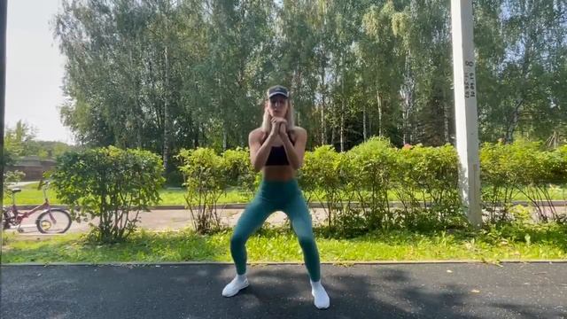 Приседания с махом смотреть онлайн