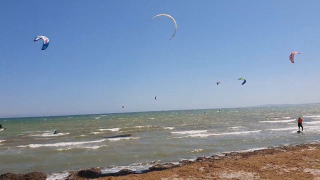 Сильный ветер спорту не помеха!🏄♂️ смотреть онлайн