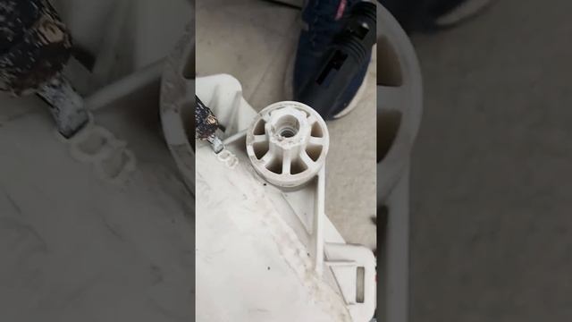 Пайка пластикового бака стиральной машины Indesit в сервисном центре Deutsch Mechanica Киев ⚙ ? ?? смотреть онлайн