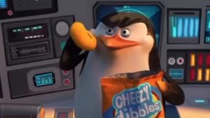 Пингвин ест чипсы - мем