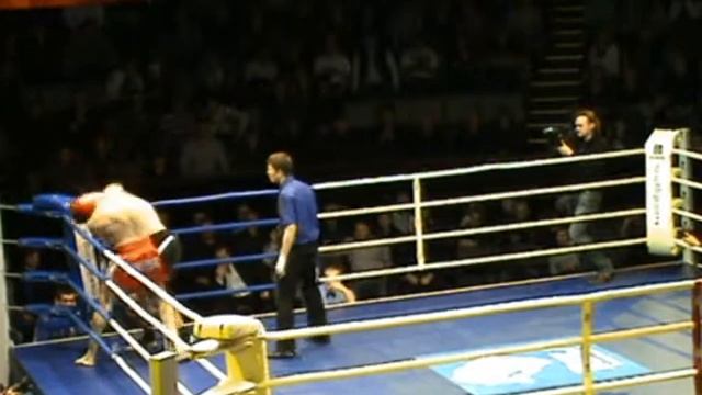 Муай Тай.Максим Карасев 1-й раунд.wmv смотреть онлайн