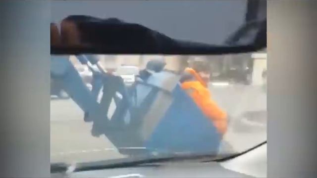 В Калуге находчивые коммунальщики берегут силы смотреть онлайн