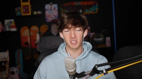 I pretended to be a Roblox HELP BOT and gave people AWFUL help...