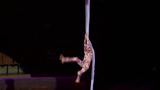 Спортивно - цирковая студия "Искра" - "Комета любви", воздушная гимнастика на полотнах смотреть онлайн