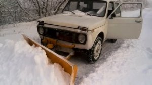 Чистим снег на ниве