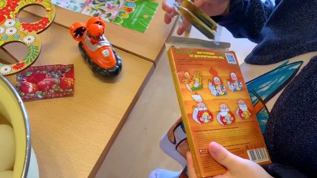 Рисуем аквагрим на лице, делаем опыты и красим яйца в образе Зумы смотреть онлайн