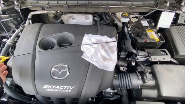 How to check and top up your oil level if it is necessary Mazda CX-5 DIY смотреть онлайн