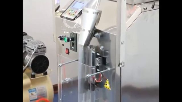 Бюджетная вертикальная упаковочная машина для жидкости Y206