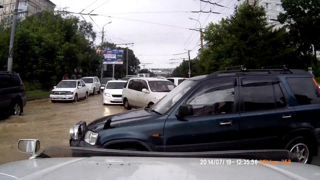 В городе потоп, а мы на озере) смотреть онлайн