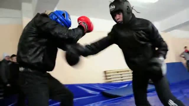 Руслан. Чёрный открытый шлем.