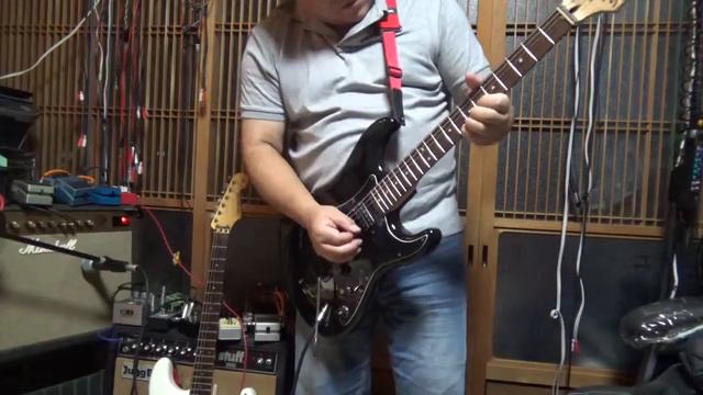Squier Bullet Strat HH with Tremolo　with Harmonist-2 смотреть онлайн