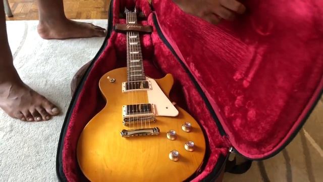 Unpacking my 2017 Gibson Les Paul Tribute Honeyburst смотреть онлайн