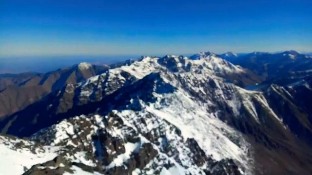 Vue panoramique au mount toubkal 4167m смотреть онлайн