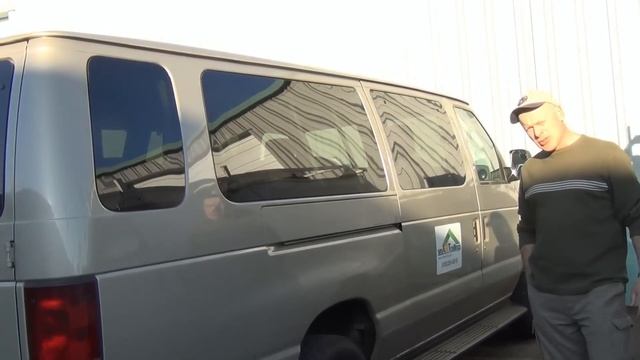 США 881: Как Алекс стал американским цеховиком и начал изготавливать натяжные потолки смотреть онлайн