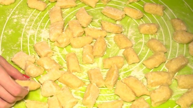 Картофельные клецки с грибами. Бюджетное, но очень вкусное блюдо! смотреть онлайн