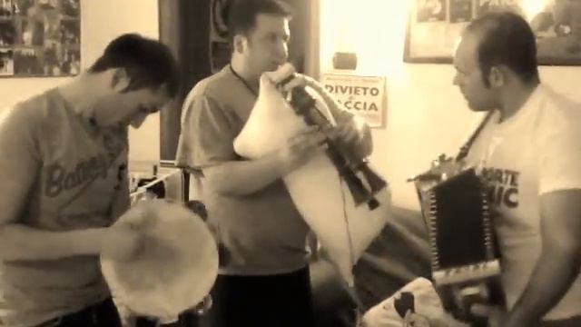 Tarantella Calabrese Zampogna Organetto e Tamburello смотреть онлайн