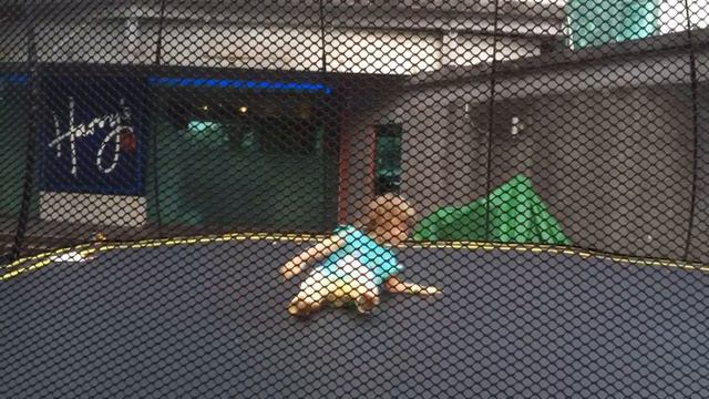 Батут первый раз смотреть онлайн