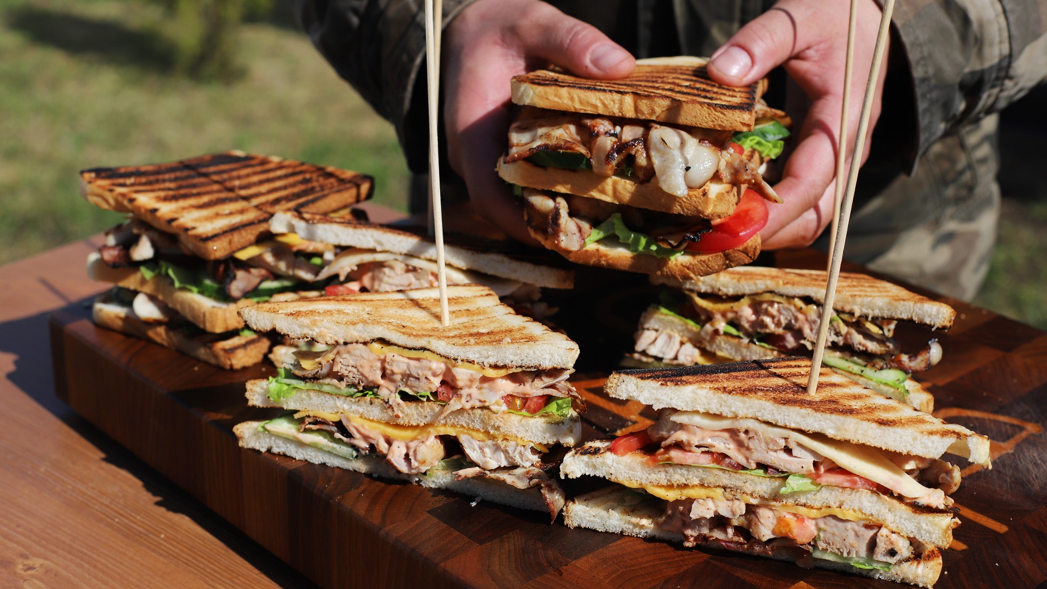 Сэндвичи на угольном гриле