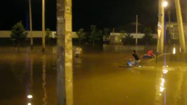 Велорайдеры экстрималы без водолазного обвеса штурмуют "Московское Море" 20.06.15" смотреть онлайн