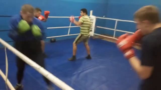 Работа в парах. Наработка двух ударных комбинаций смотреть онлайн