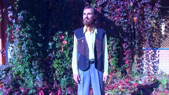 "НО УЖЕ В ЗОЛОТЕ НАША ДОРОГА" - свои осенние зарисовки читает поэт и музыкант Анатолий Пережогин смотреть онлайн