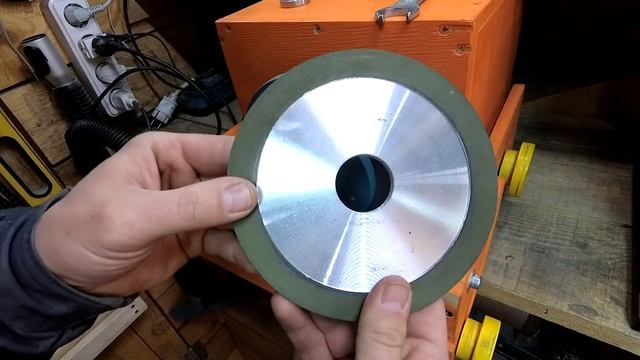 Простое приспособление для качественной заточки свёрл. смотреть онлайн