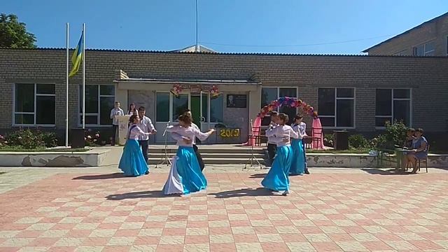 Школьный вальс выпускников 2019 года. смотреть онлайн