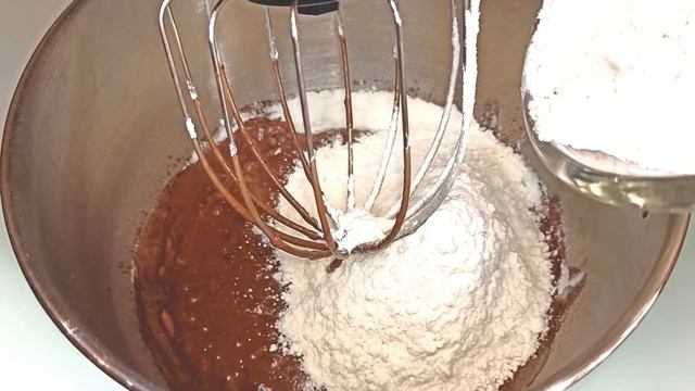 Маффины шоколадные удались! Приготовила маффины с шоколадной крошкой по вкусному рецепту. смотреть онлайн