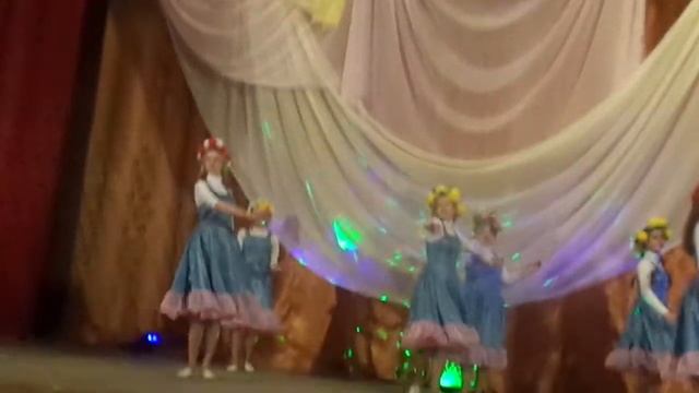"Девка по саду ходила" танцевальный коллектив "Каприз" смотреть онлайн