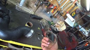 2.0 TDI сильный свист при разгоне. порвался патрубок на Интеркуллер. Ремонт патрубка