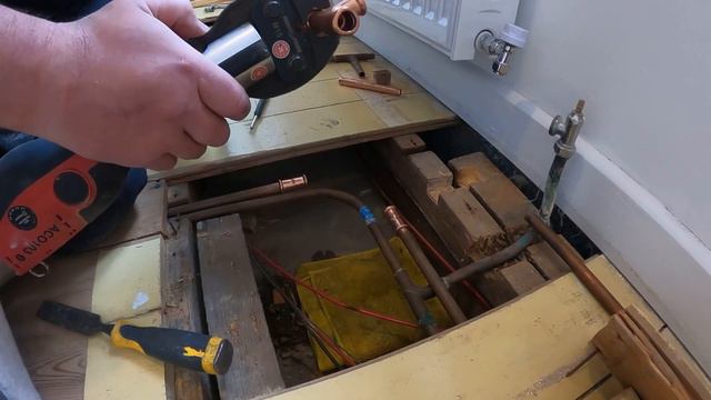 TOILET HAS GOT TO BE REMOVED 2 Months after being fitted | REAL WORLD PLUMBING смотреть онлайн