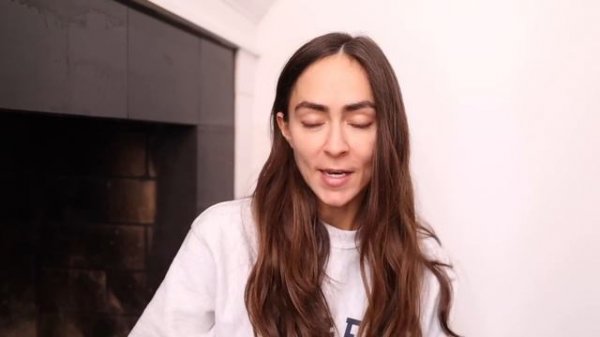 Extreme SMALL BEDROOM MAKEOVER // Styling Tips + Antiques + Wallpaper + Thrift -- Renter Friendly!