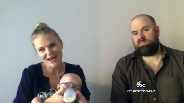 Baby Reacts to Seeing Mom for the First Time Using Glasses смотреть онлайн