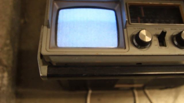Connecting a Raspberry Pi to an old analog TV! смотреть онлайн