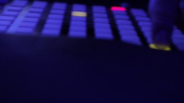 DJ Freak Антон Киба в ночном клубе Шелк Москва - LIVE mash-up show - живое мэш-ап выступлени...
